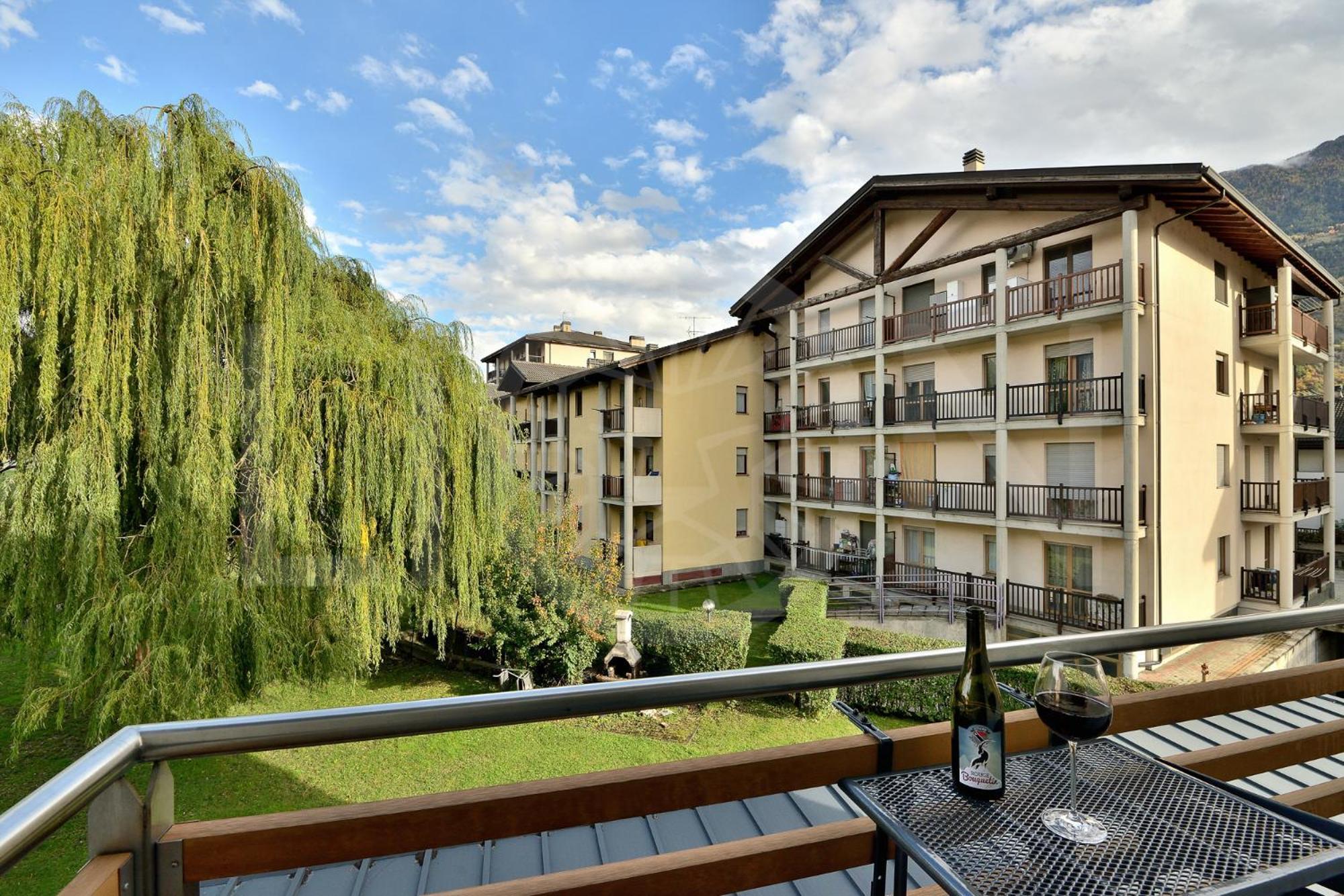 Le Lion Apartments - Bike & Ski Аоста Екстериор снимка